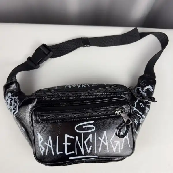 Tony Luxuries BALENCIAGA EVERYDAY BELTPACK 0128