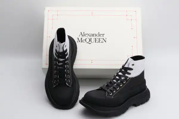 Tony Luxuries ALEXANDER MCQUEEN Tread Slick Boot 0126