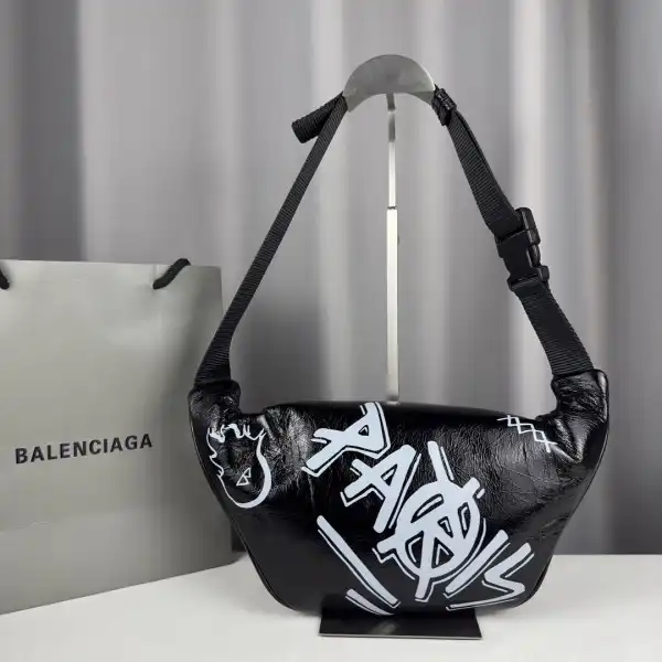 Tony Luxuries BALENCIAGA EVERYDAY BELTPACK 0128