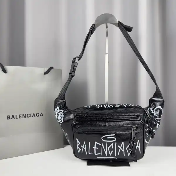 BALENCIAGA EVERYDAY BELTPACK 0128