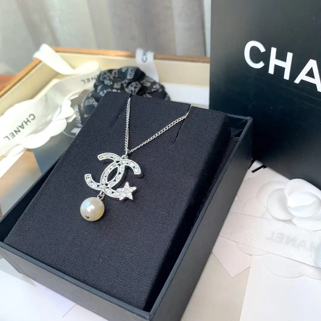 CHANEL NECKLACE 0125