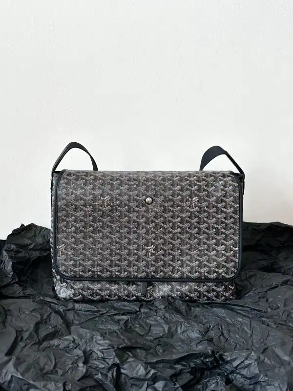 Tony Luxuries GOYARD MESSENGER 0202