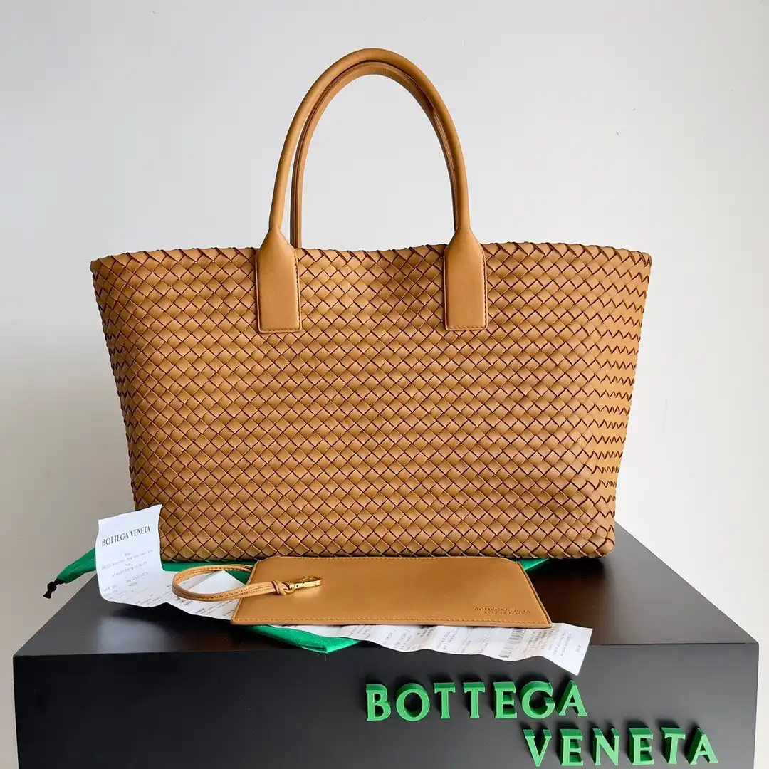 BOTTEGA VENETA MEDIUM ANDIAMO 0206