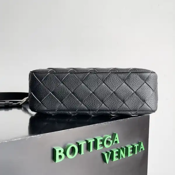 Tony Luxuries BOTTEGA VENETA Medium Intrecciato Camera Bag 0206