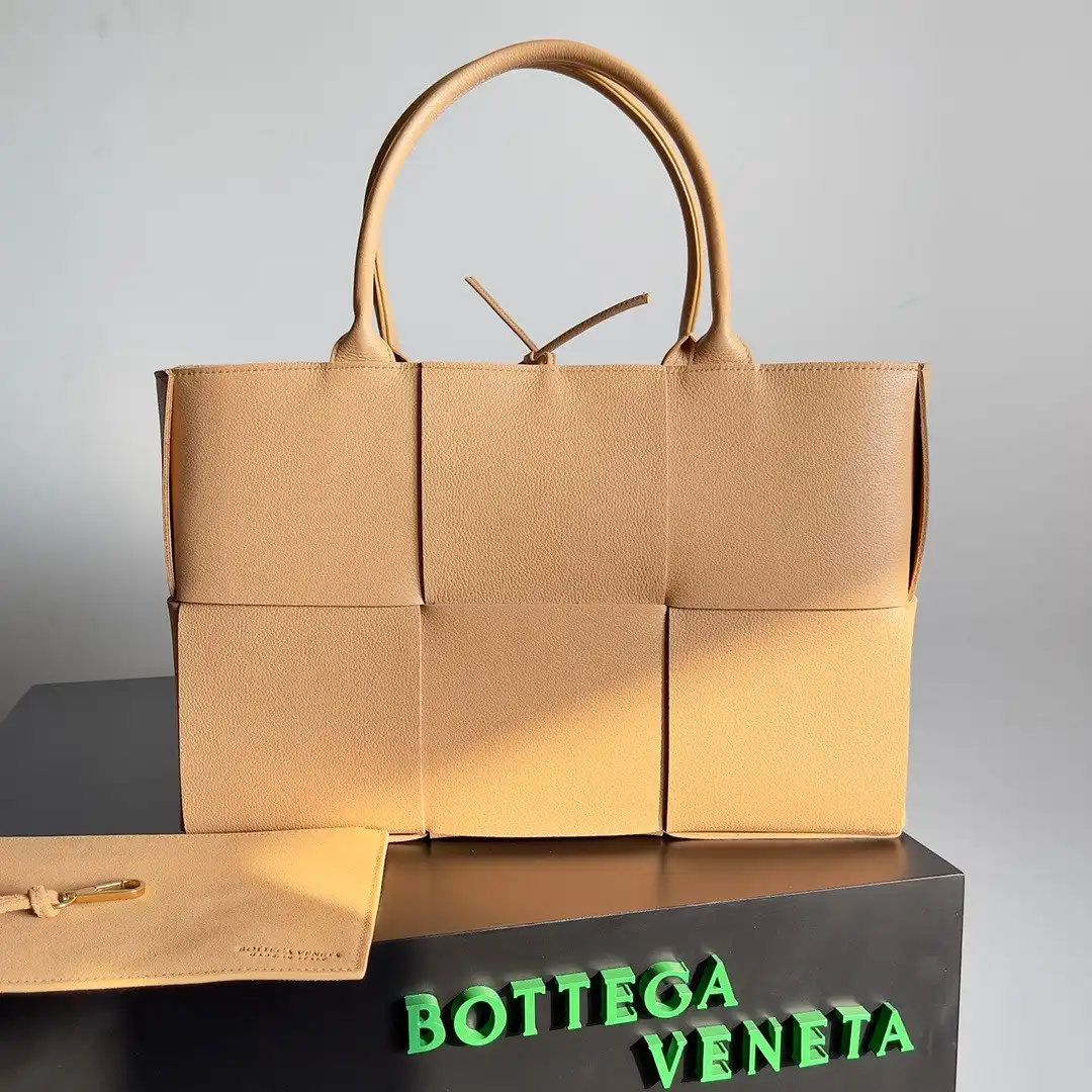 Tony Luxuries BOTTEGA VENETA ARCO MEDIUM TOTE 0206