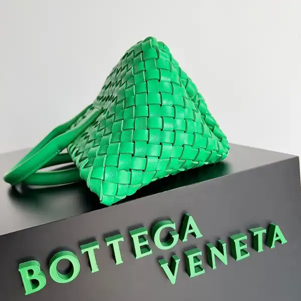 Tony Luxuries BOTTEGA VENETA MINI CABAT 0206