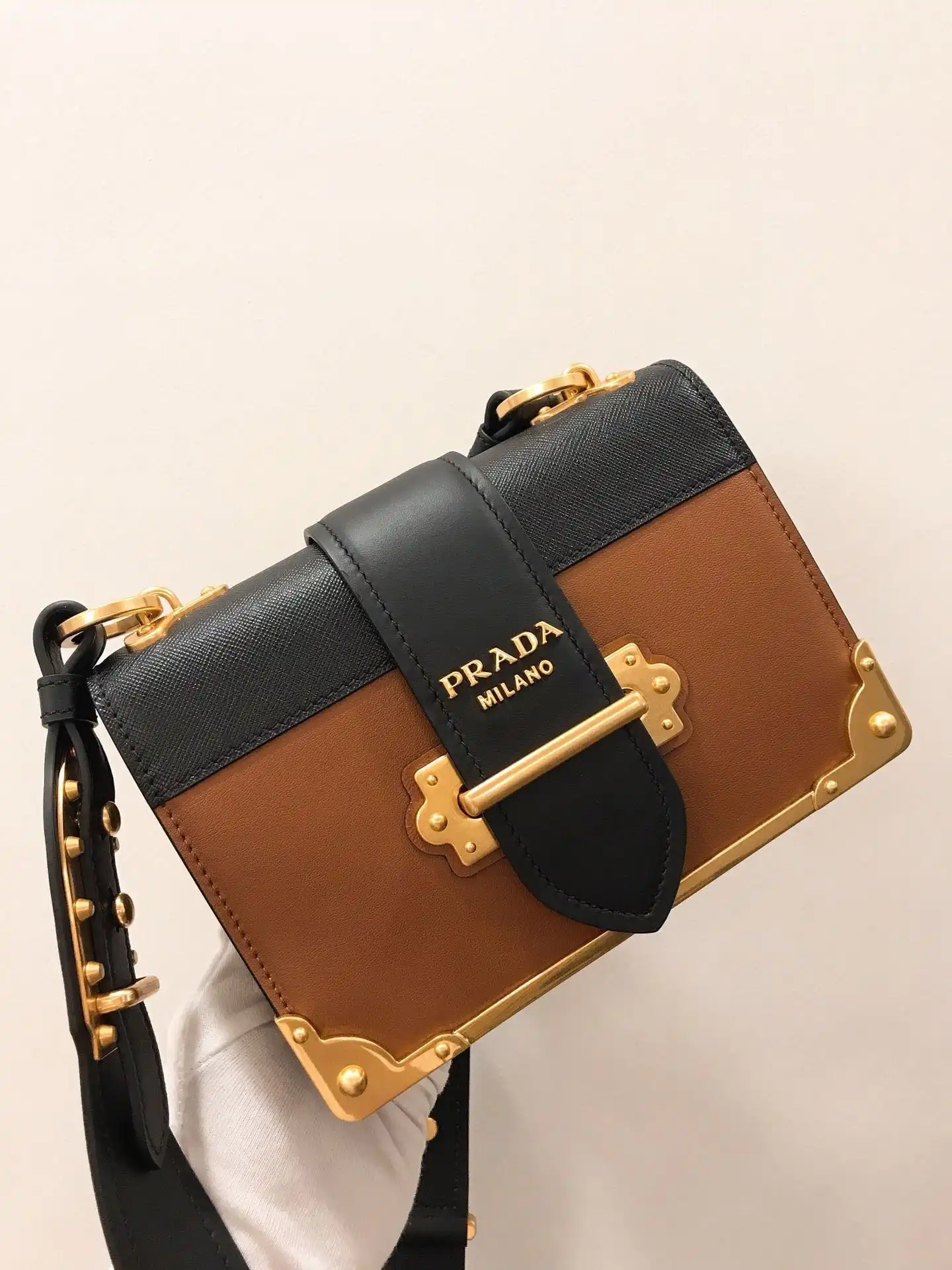 PRADA CAHIER LEATHER SHOULDER BAG 0205