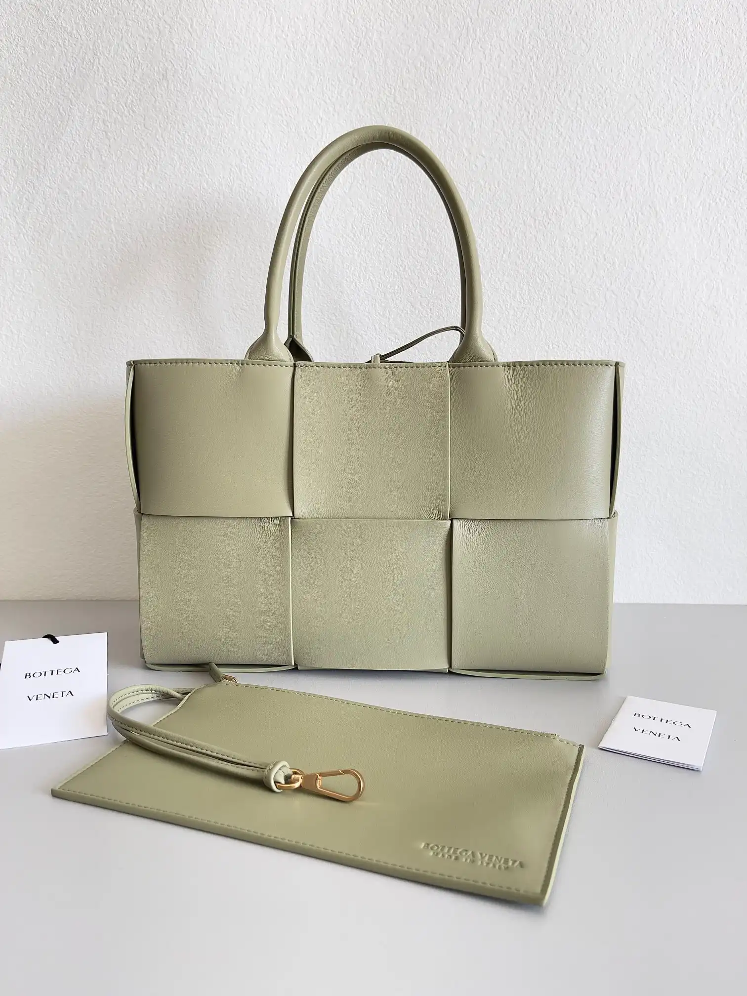 BOTTEGA VENETA Small Arco Tote Bag 0206