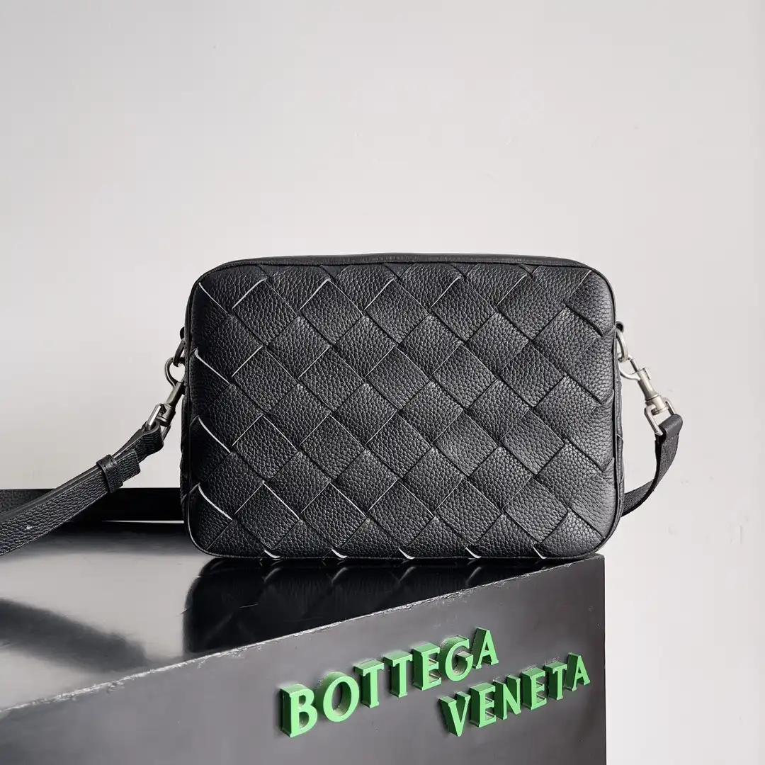 Tony Luxuries BOTTEGA VENETA Medium Intrecciato Camera Bag 0206