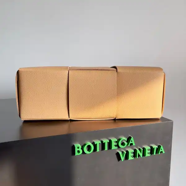 Tony Luxuries BOTTEGA VENETA ARCO MEDIUM TOTE 0206