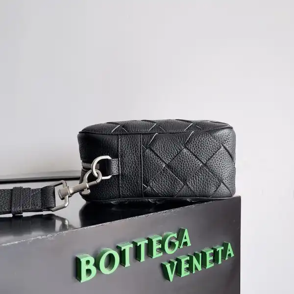 Tony Luxuries BOTTEGA VENETA Medium Intrecciato Camera Bag 0206