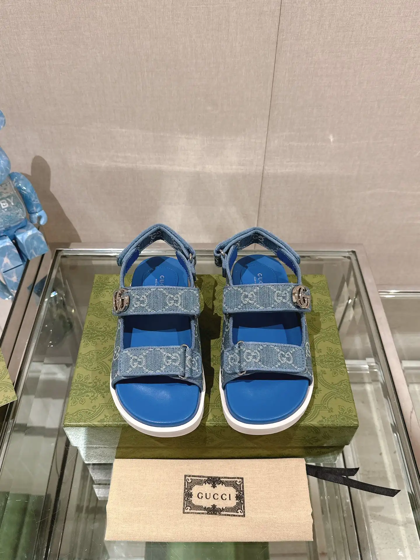 GUCCI SLIDE SANDALS 0201